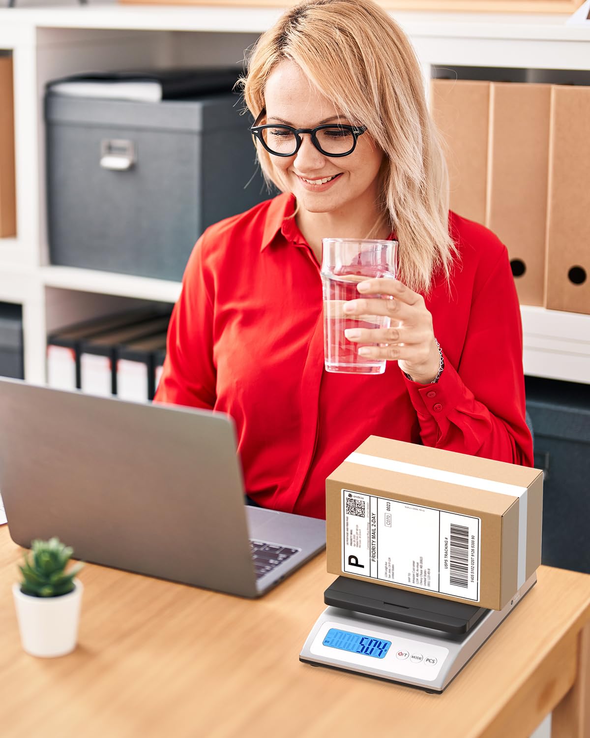 MUNBYN IPS01 postal scale with label printer accessory, black color, showing digital display and compact design for shipping tasks.